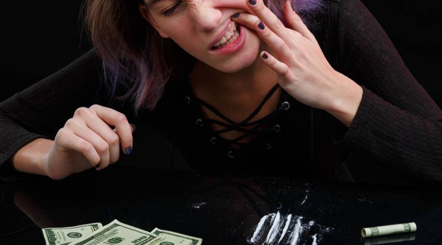 Risks of Rubbing Cocaine Powder on the Gums